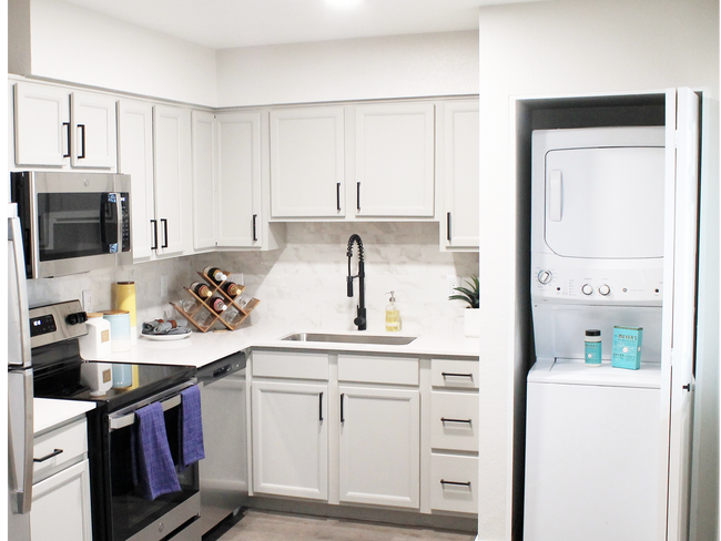 Platinum Kitchen and In-Unit Washer/Dryer - Solaire on Scottsdale
