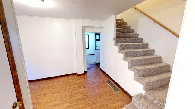 Office room - 1532 W Iles Ave