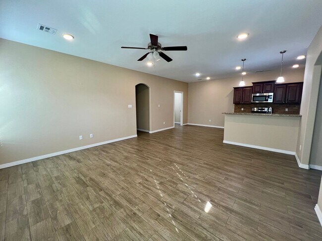 Foto del edificio - Beautiful 3 Bed/2 Bath Single Story Duplex...