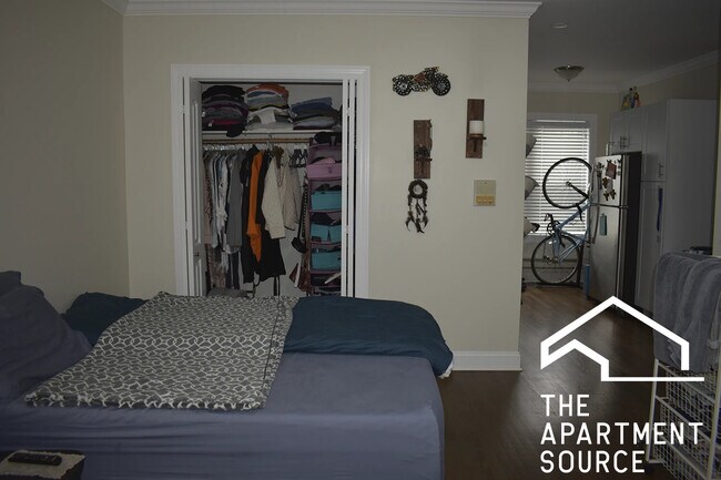 Foto del edificio - 3817 N Greenview Ave