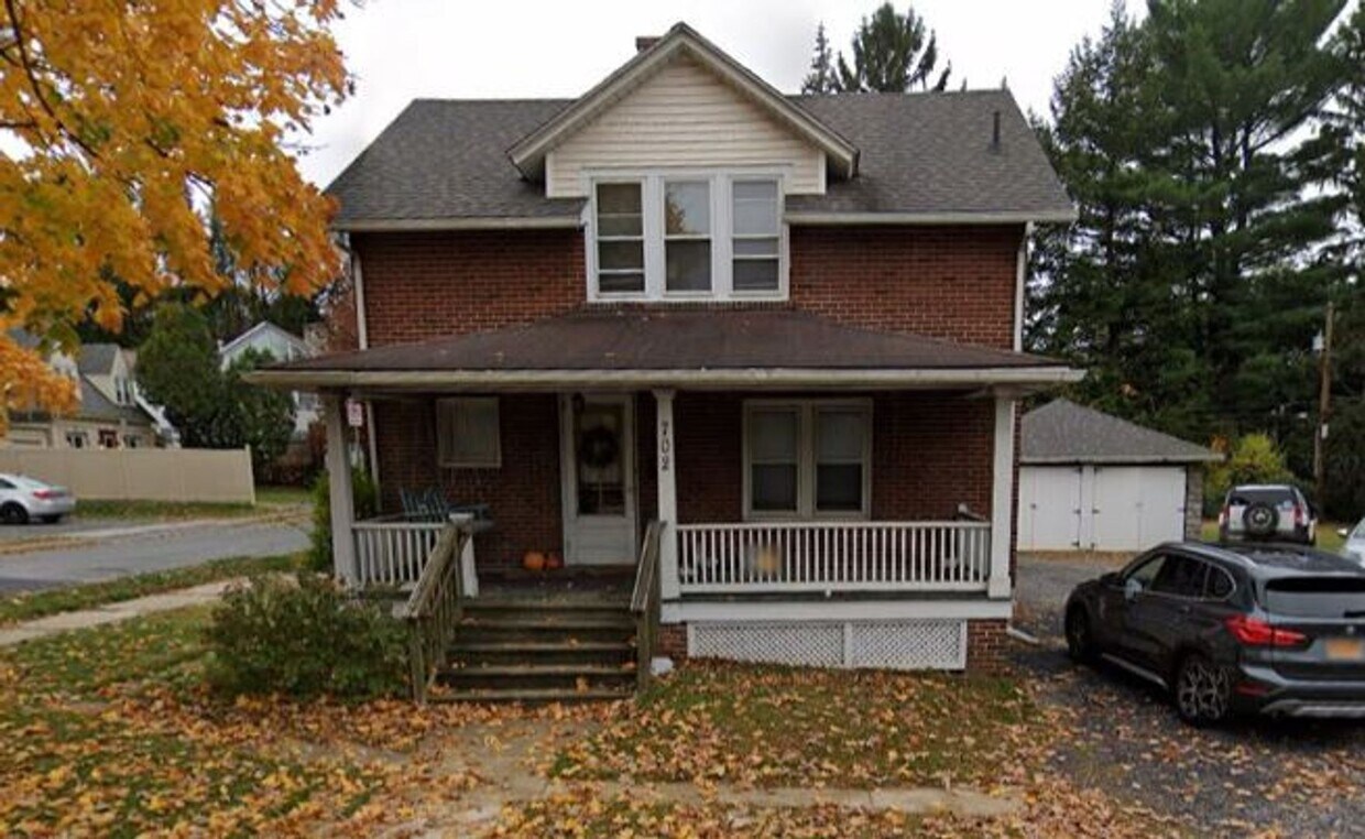 Building Photo - Classic 2 Story Brick Home on North Atherton
