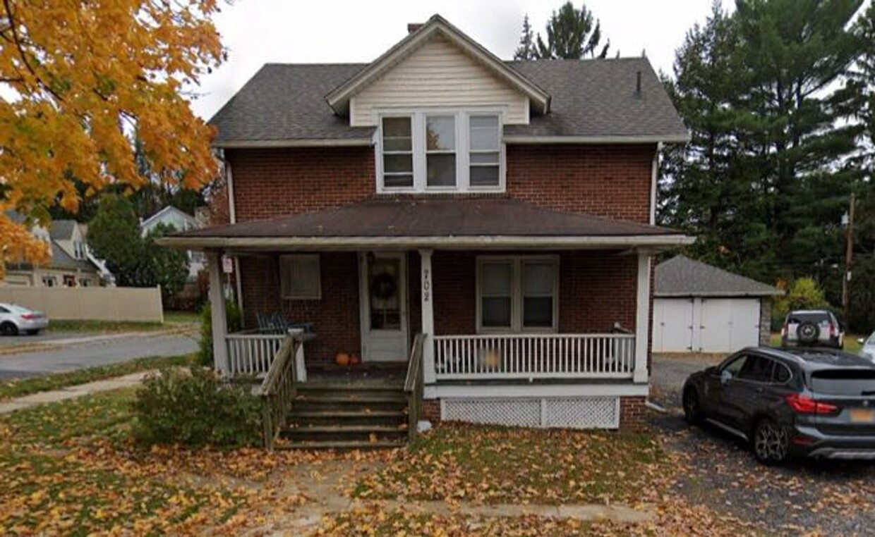 Foto del edificio - Classic 2 Story Brick Home on North Atherton