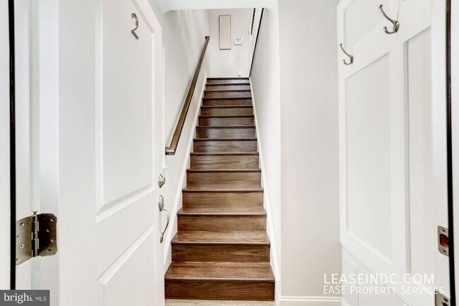 Foto del edificio - 547 Park Rd NW