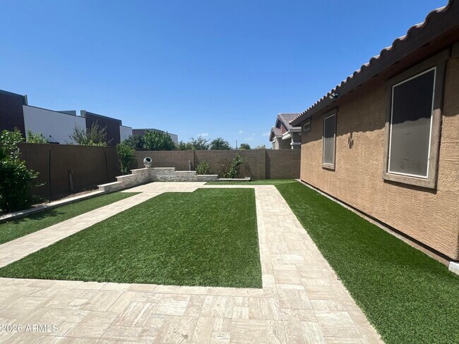 Building Photo - 117 E Gemini Pl