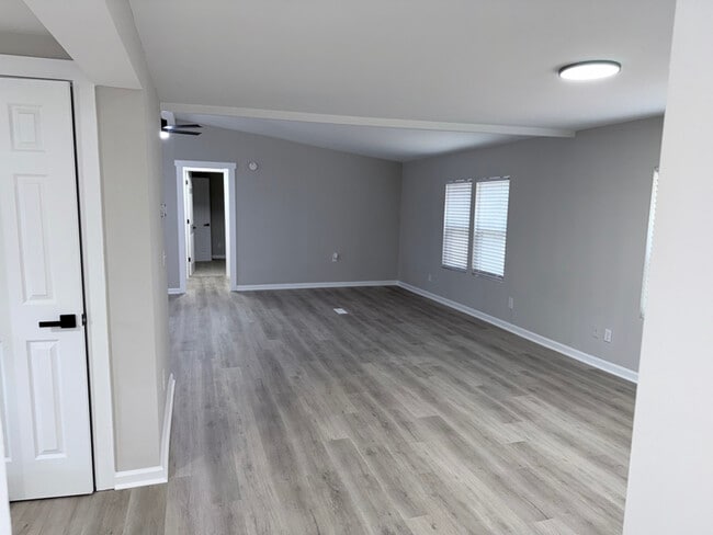 Foto del edificio - 4994 Esther Bandy Rd