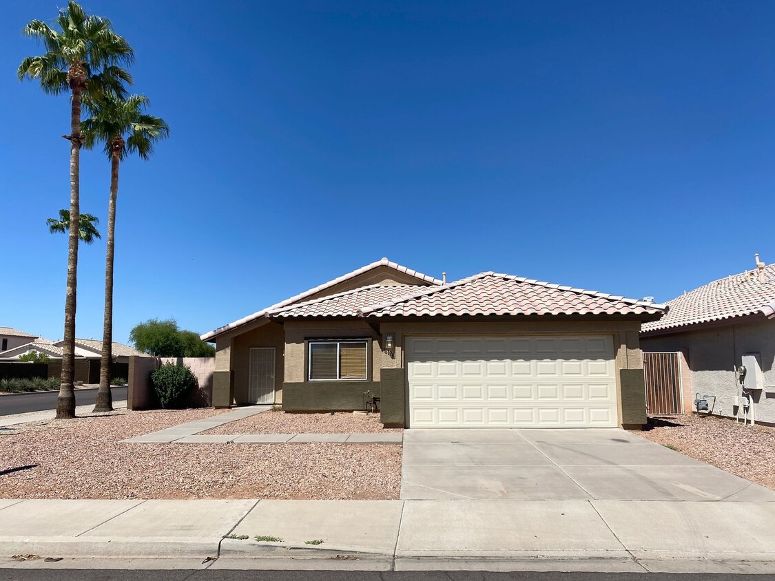 Foto principal - MOVE IN SPECIAL 3 Bed 2 Bath Corner Lot