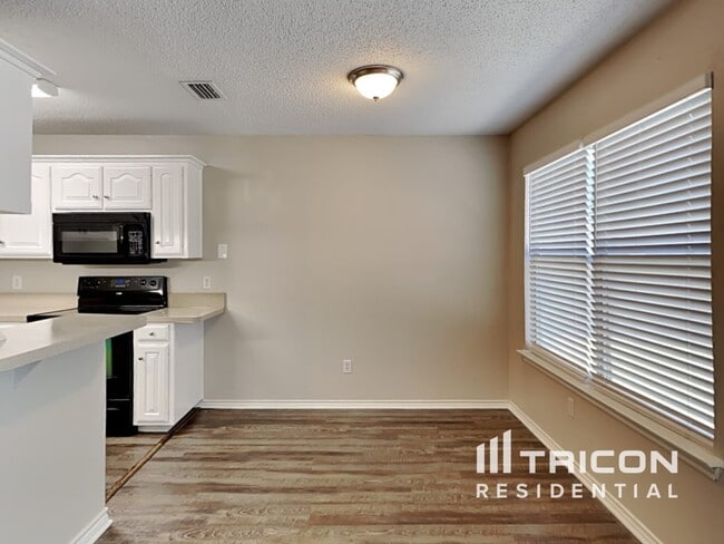 Building Photo - 1807 Wallingford Dr