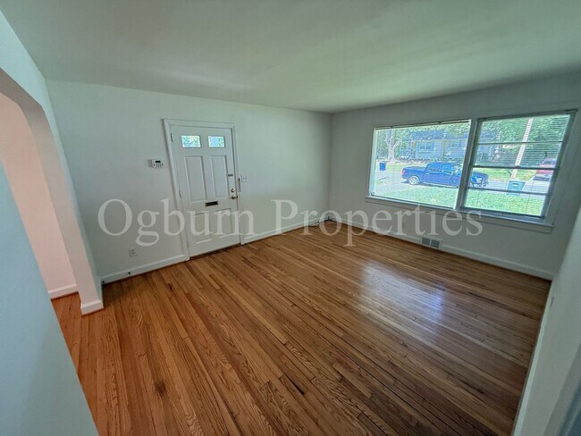 Foto del edificio - 144 Lawndale Dr