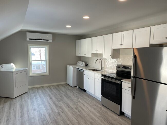 Foto del edificio - 38 Gerrard Ave