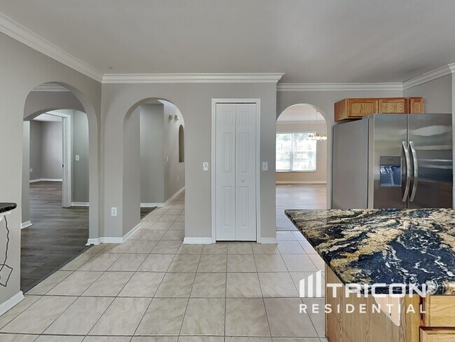 Building Photo - 12610 Lake Vista Dr