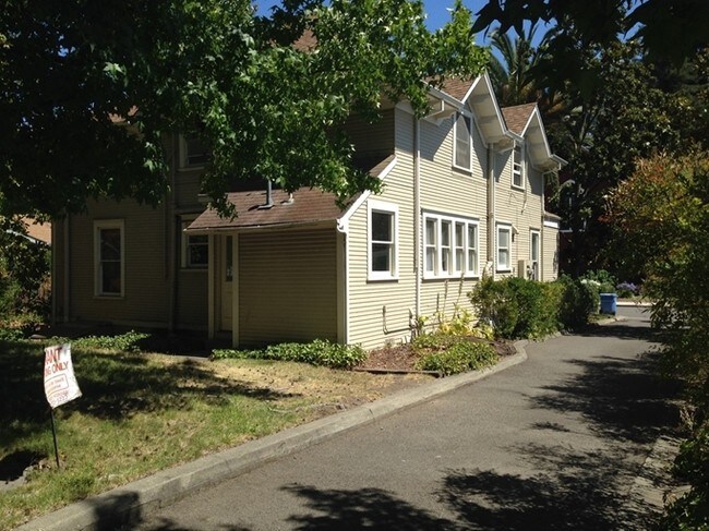 Foto del edificio - 487-489 Sonoma Ave