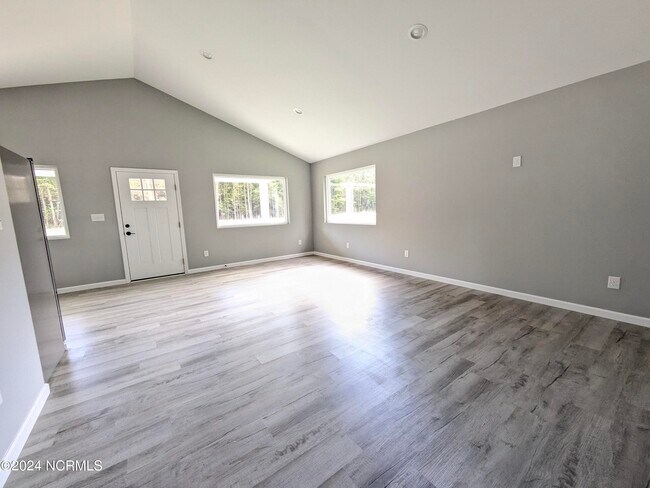 Building Photo - 120 Long Pond