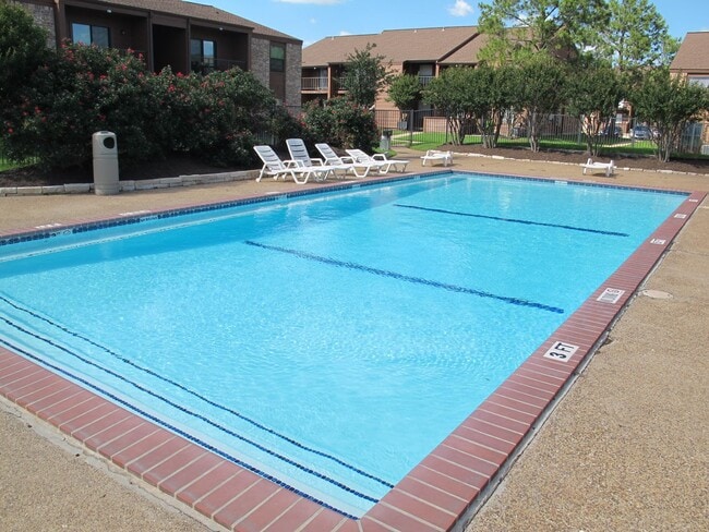 Building Photo - College Station - Cripple Creek Condos - 1 bedroom - 1 bath - pool on site.