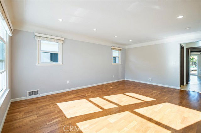 Foto del edificio - 721 E Elmwood Ave