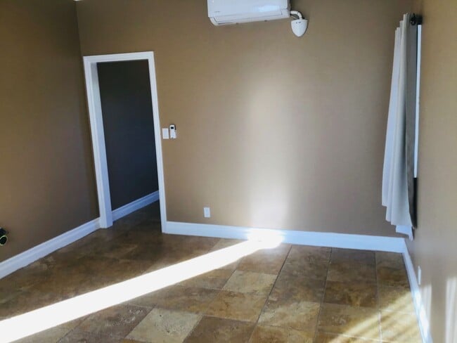 Foto del edificio - Elegant Studio Retreat on Gated Estate, Ut...