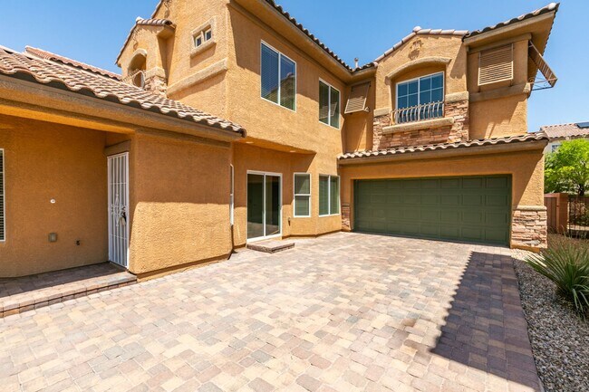 Foto del edificio - Spacious & Beautiful 3-Bedroom Home in Gat...