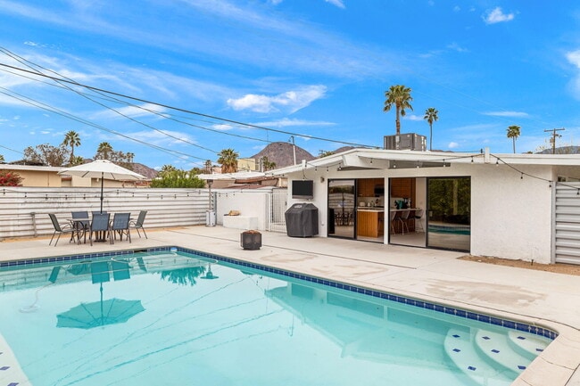 Building Photo - 45720 Abronia Trail