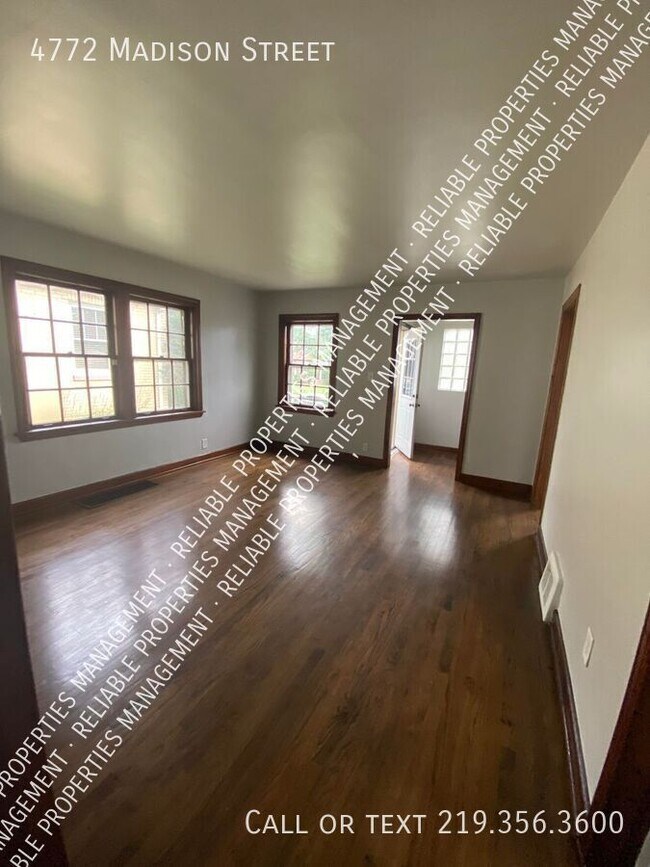 Foto del edificio - 4772 Madison St