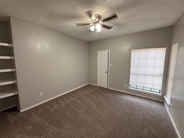 Foto del edificio - 9601 Forest Ln