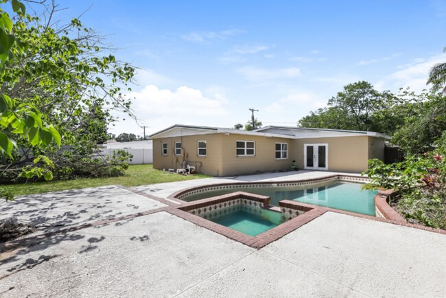 Building Photo - 408 Alma Dr
