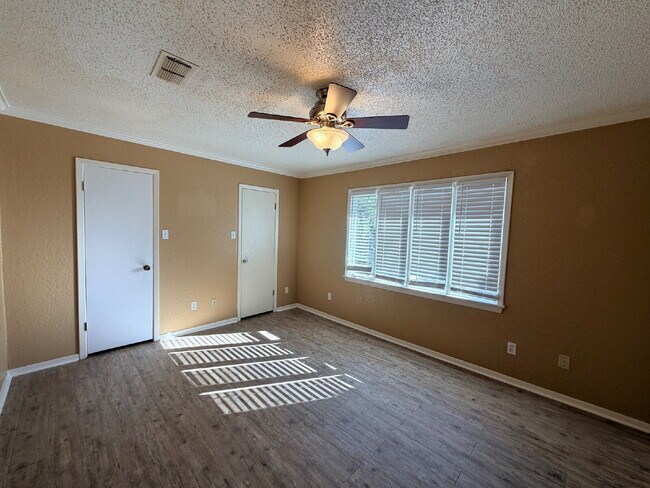 Foto del edificio - "Charming 3-Bed, 2-Bath Home in Lubbock – Spacious 1,233 Sq Ft Gem on 33rd Street!"