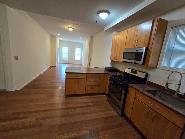 Foto del edificio - Spacious 3BR/2BTH w/ HW Floors, A/C, W/D, ...