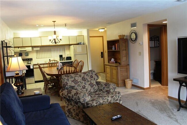 Building Photo - C34AB Stoneridge Dr