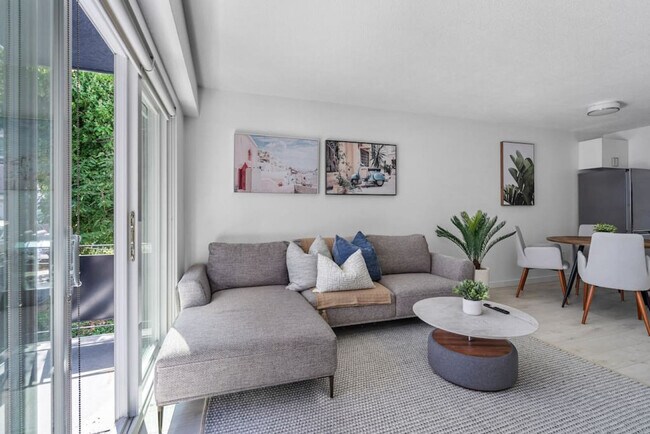 Photo du bâtiment - 1550 W 11th Ave