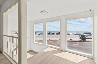 Building Photo - 1522 Seawall Blvd