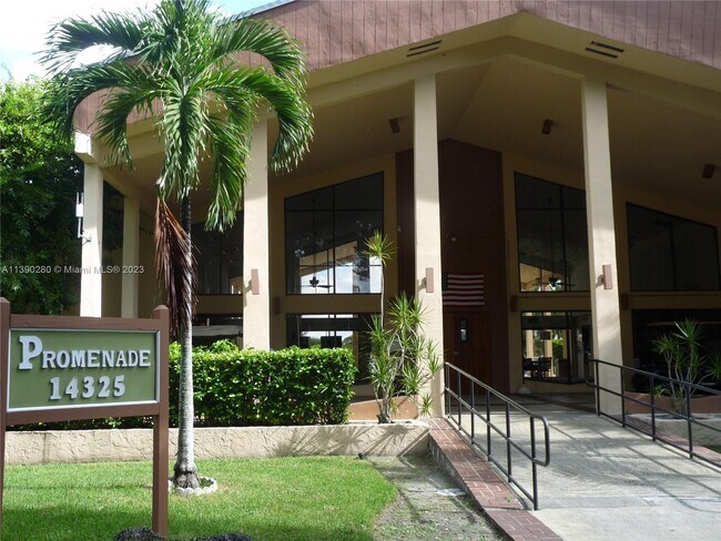 Building Photo - 14311 N Kendall Dr