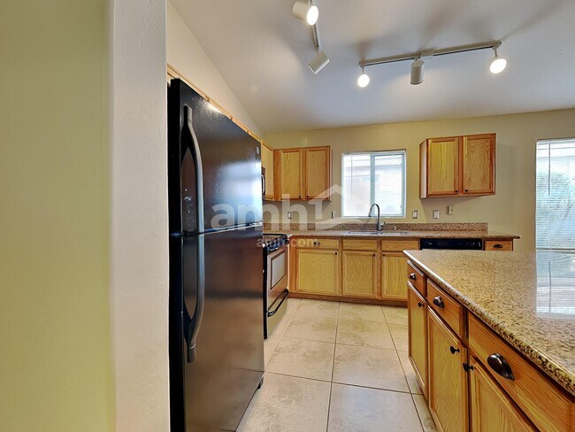 Building Photo - 45611 W Tulip Ln