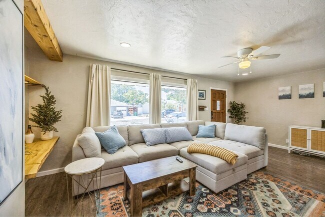 Building Photo - Comfortable Furnished Home near Hospitals