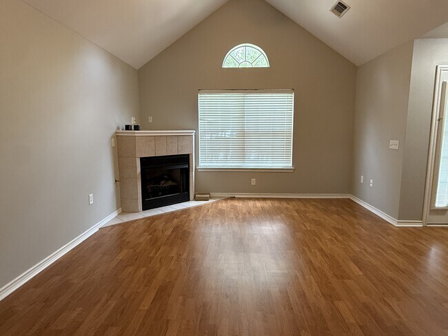 Foto del edificio - 105 Willow Brook Dr