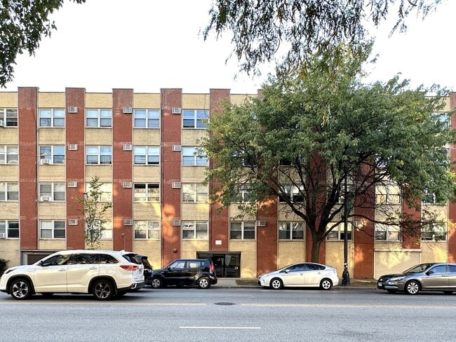 Building Photo - 6830 N Sheridan Rd