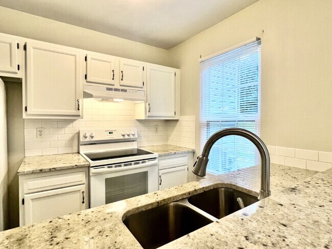 Foto del edificio - RAINTREE TOWNHOME!
