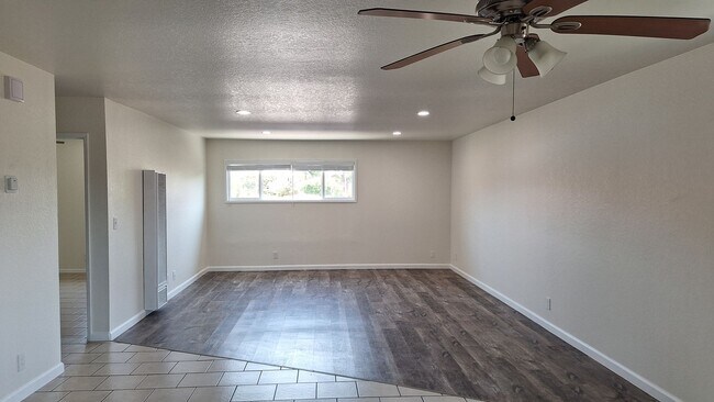 Foto del edificio - 13230 Cordary Ave