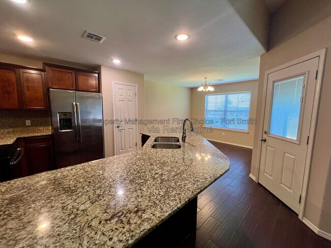 Foto del edificio - 507 Ridge Point Dr