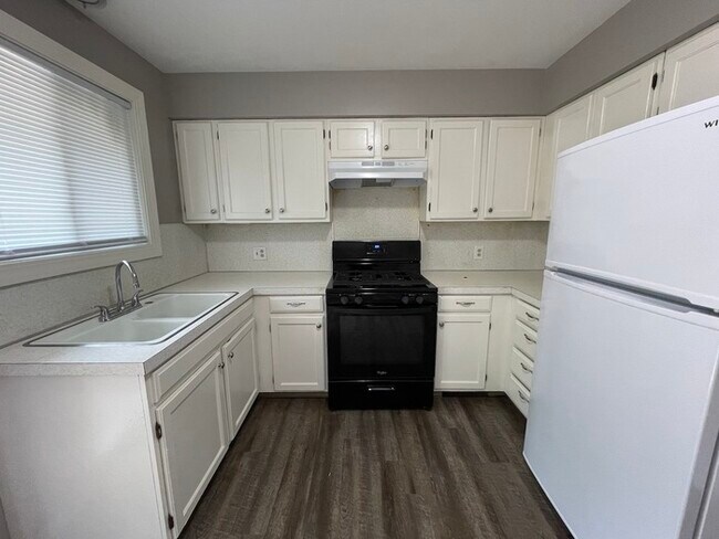 Foto del edificio - Fresh Rehabbed Unit in Allendale 2 Bed 1 Bath