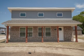 Building Photo - 704 N Honey Locust Bnd