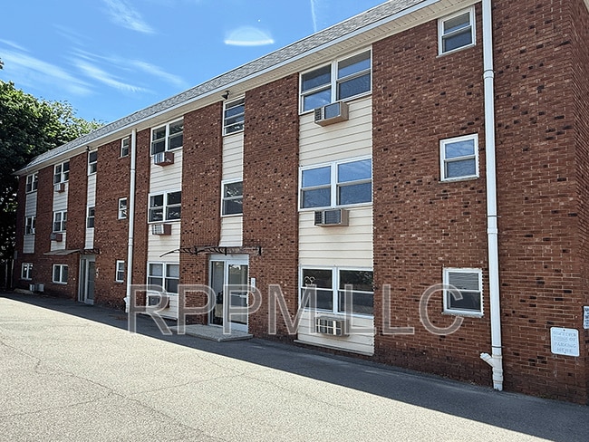 Photo - 19 Van Rensselear St #4 Apartment