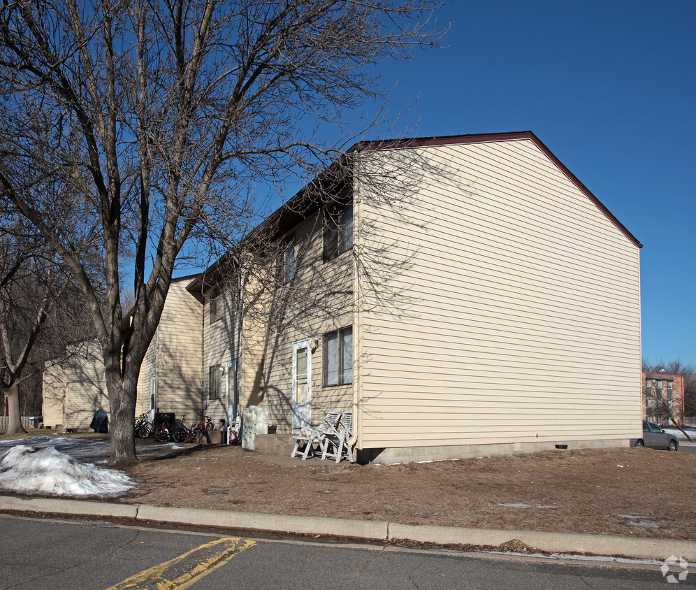 Building Photo - Chaska Village Townhomes