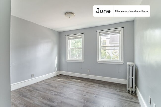 Building Photo - Room in Shared 3 bed/1.5 bath home