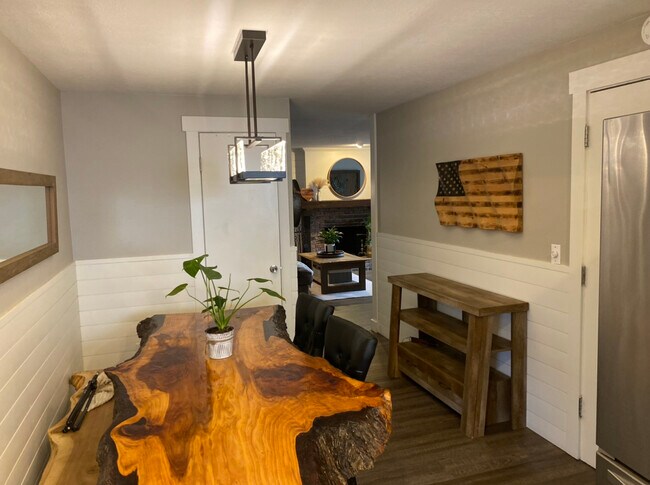 Building Photo - 10425 SW Tranquil Way