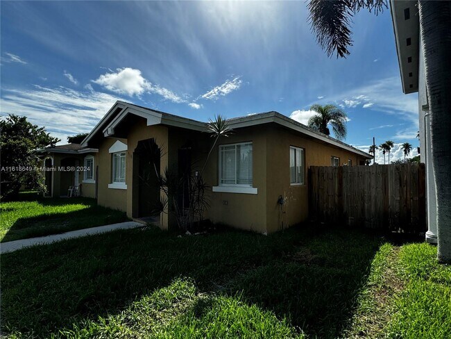 Foto del edificio - 910 SW 8th Pl