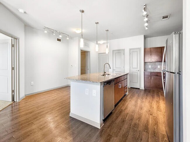 Foto del edificio - Live in Richmond – Get 1 Month Free Rent!