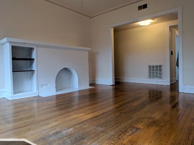 Foto del edificio - 2518 N Kedzie Blvd