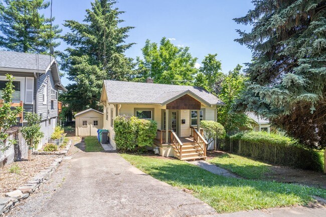 Foto del edificio - ADORABLE PORTLAND BUNGALOW,  RIGHT NEXT TO...