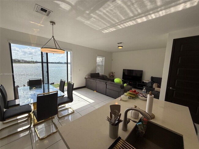 Foto del edificio - 16005 NW 91st Ct
