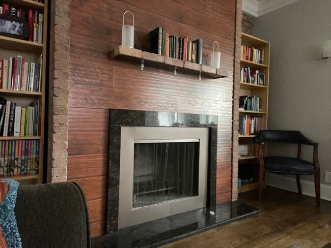 Foto del edificio - 3741 N Pine Grove Ave