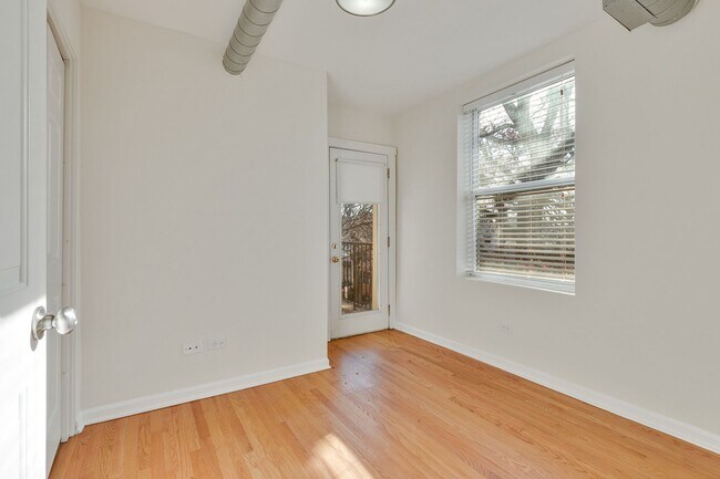 Foto del edificio - 2523 W Leland Ave